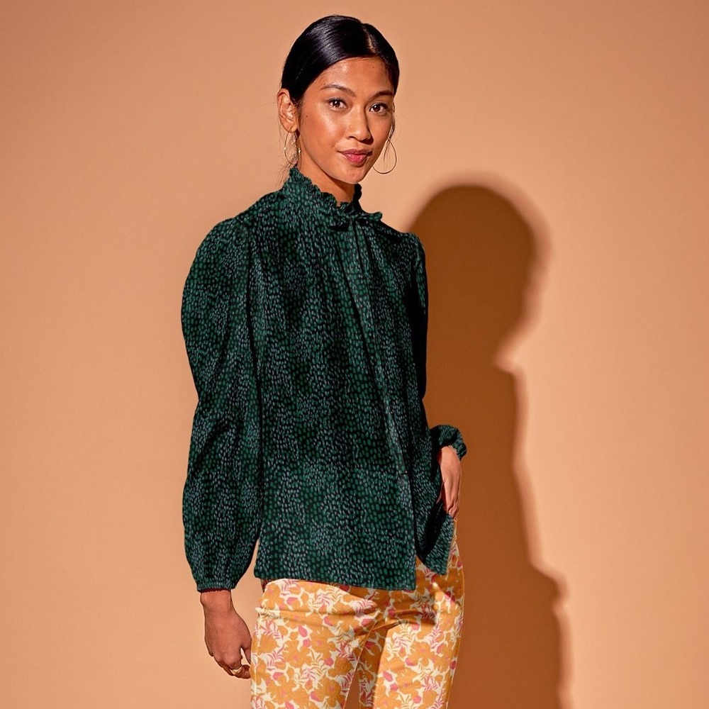 Tucker NYC Willow Blouse
Emerald Spots